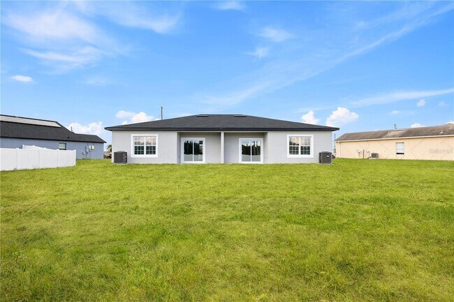 Building Photo - 716 Desmoines Dr