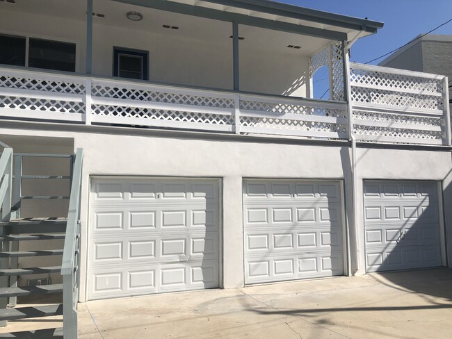 One Car Garage - 340 Calle Miramar