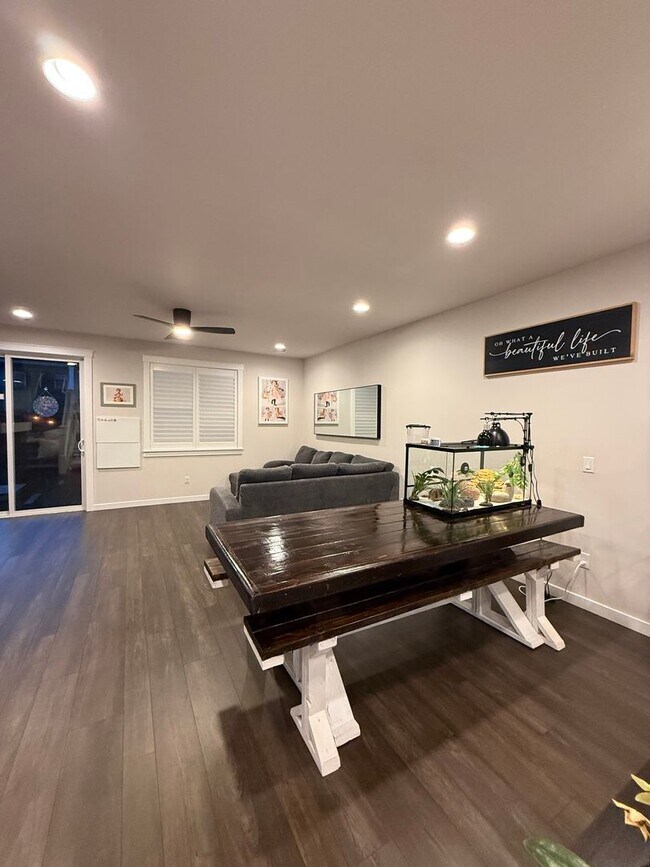 Building Photo - Beautiful Home with lots of upgrades.... A...
