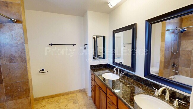 Building Photo - 2025 Cypress Ave.