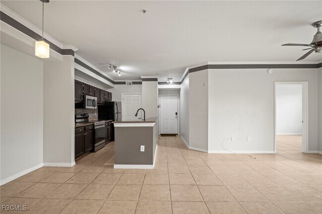 Building Photo - 11550 Villa Grand