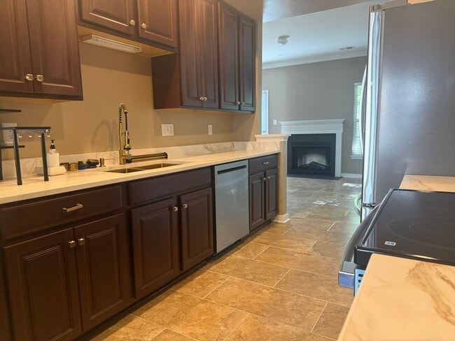 Building Photo - Upgraded 3 Bedroom Townhome North Chesterfield