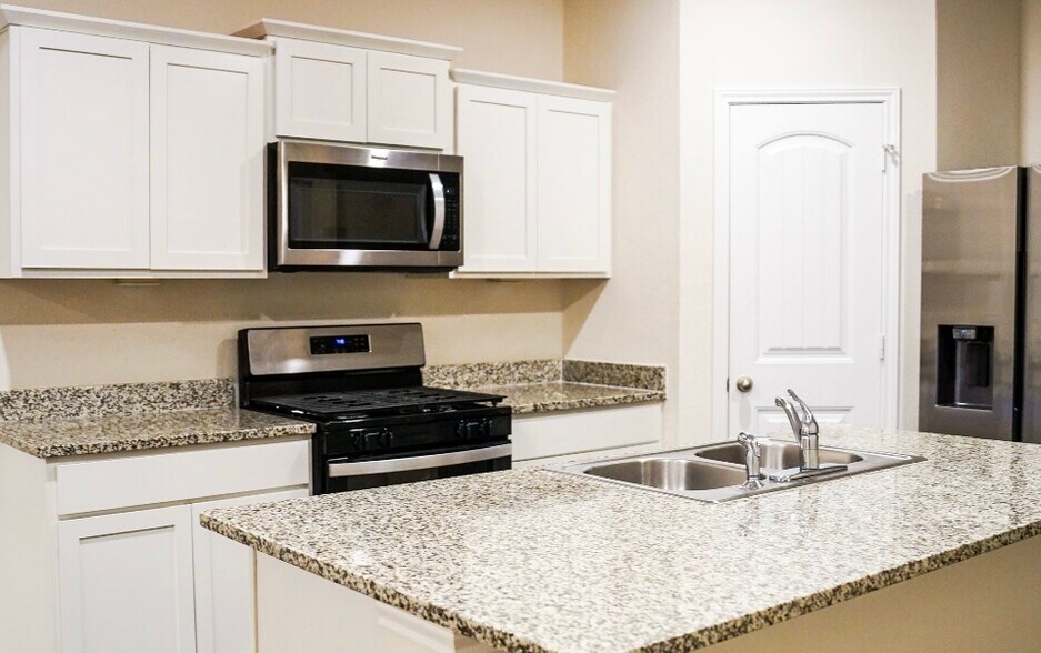 Building Photo - 351 Sickle Loop