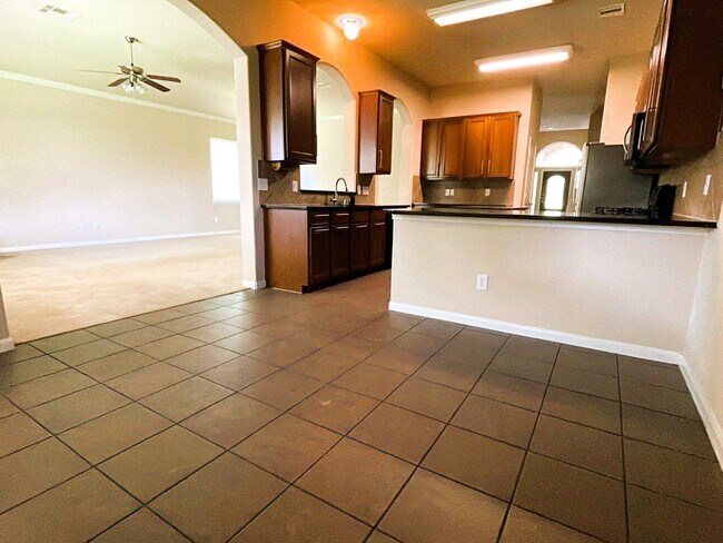 Building Photo - 1014 Spring Lakes Haven
