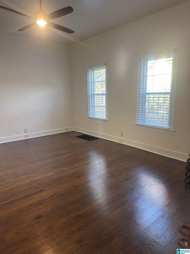 Building Photo - 3904 8th Ct S