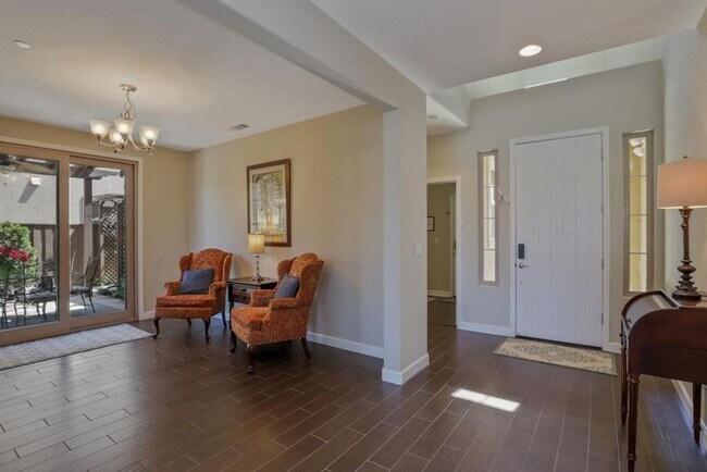 Building Photo - 3 bedroom home plus private one bedroom Ca...
