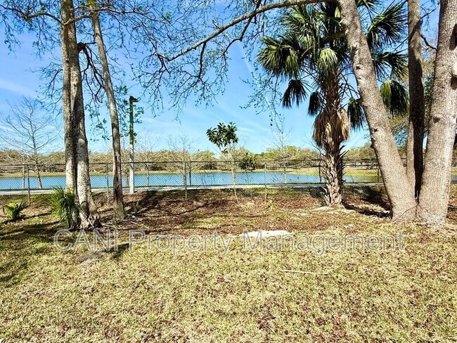 Building Photo - 748 Bethune St