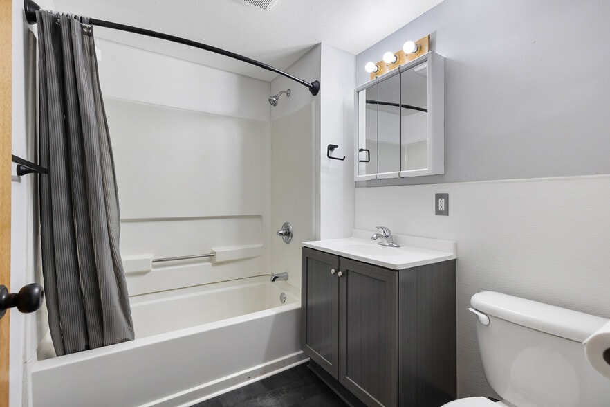 Building Photo - 711 East Blvd