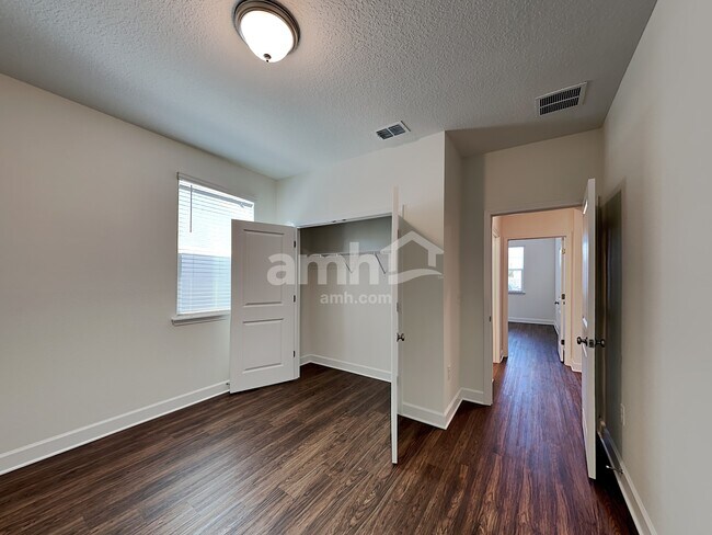 Building Photo - 5915 Hampton Creek Rd