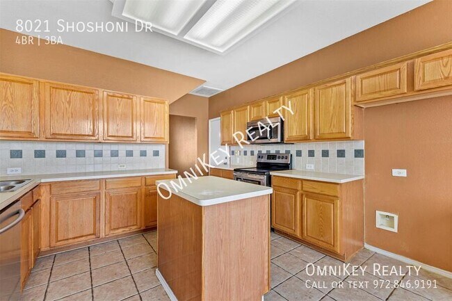 Building Photo - 8021 Shoshoni Dr