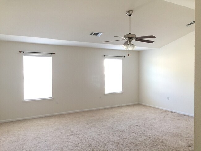 Building Photo - Delightful 4bd/2.5bth home