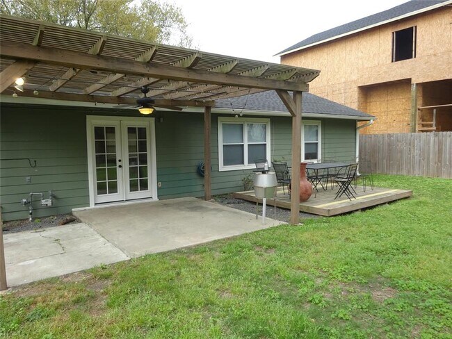 Building Photo - 2231 Saxon Dr