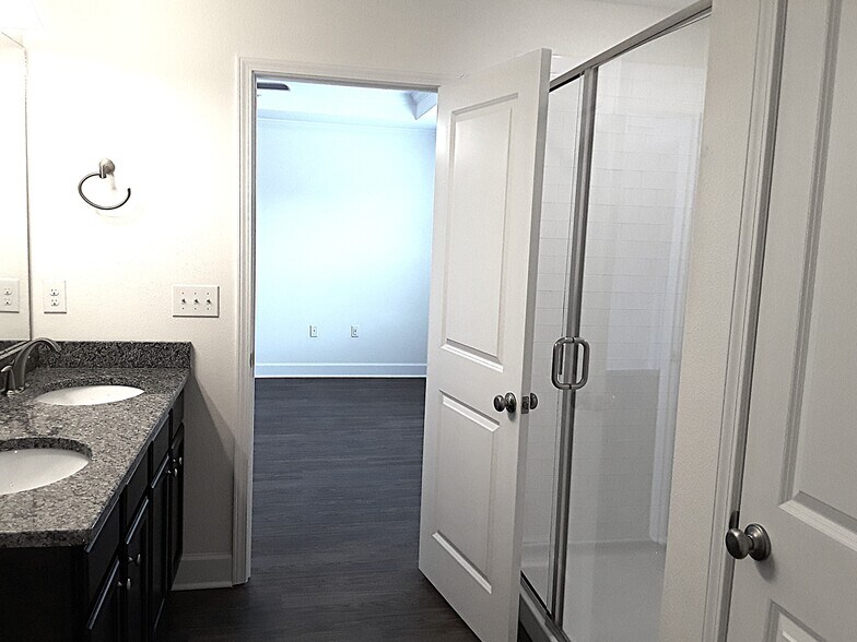 Building Photo - 4343 Reisswood Loop