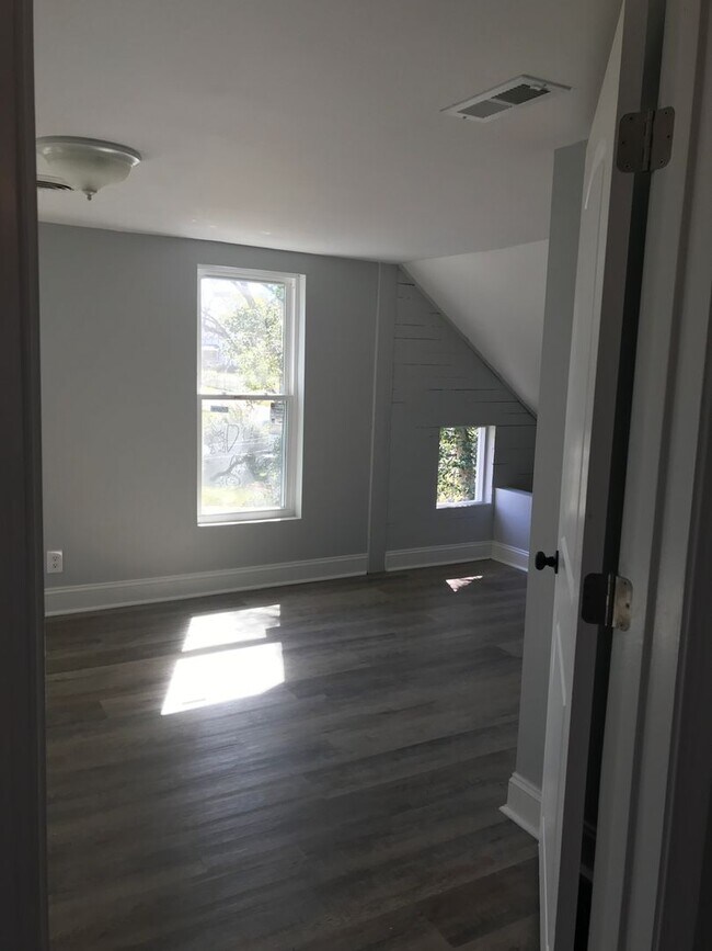 Building Photo - 1001 S 8th St