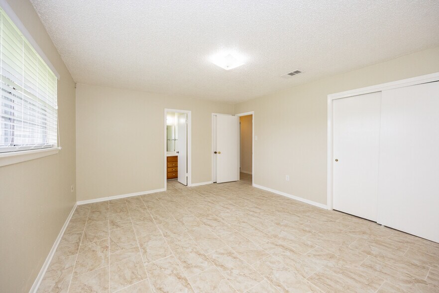 Building Photo - 12114 Tams Dr