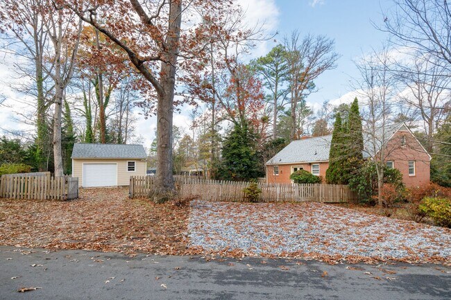 Building Photo - Stratford Hills Brick Ranch