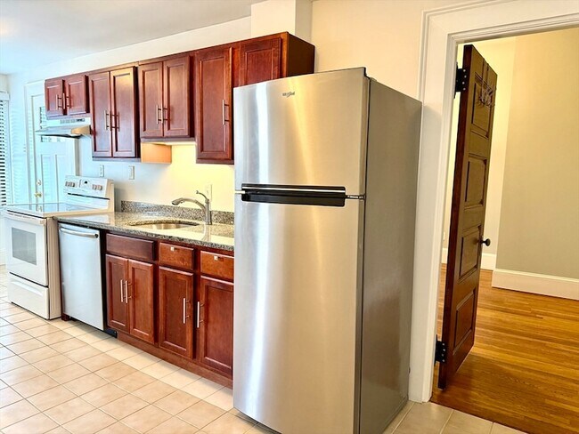 Building Photo - 114 Church St