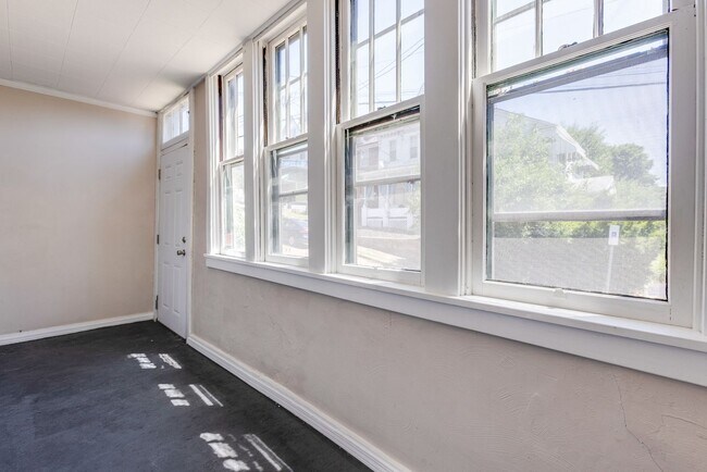 Building Photo - AVAILABLE APRIL 2026