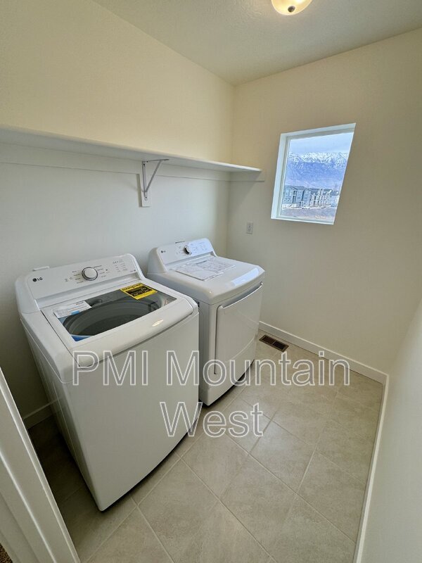 Building Photo - 805 W 510 S