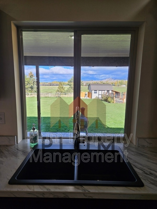 Building Photo - 522 Diane Ln