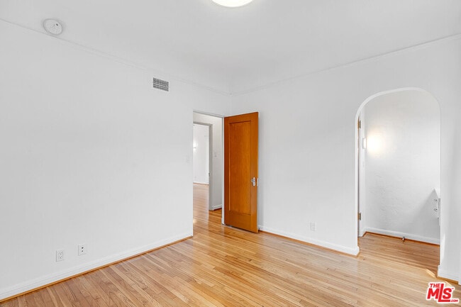Building Photo - 1557 S Genesee Ave