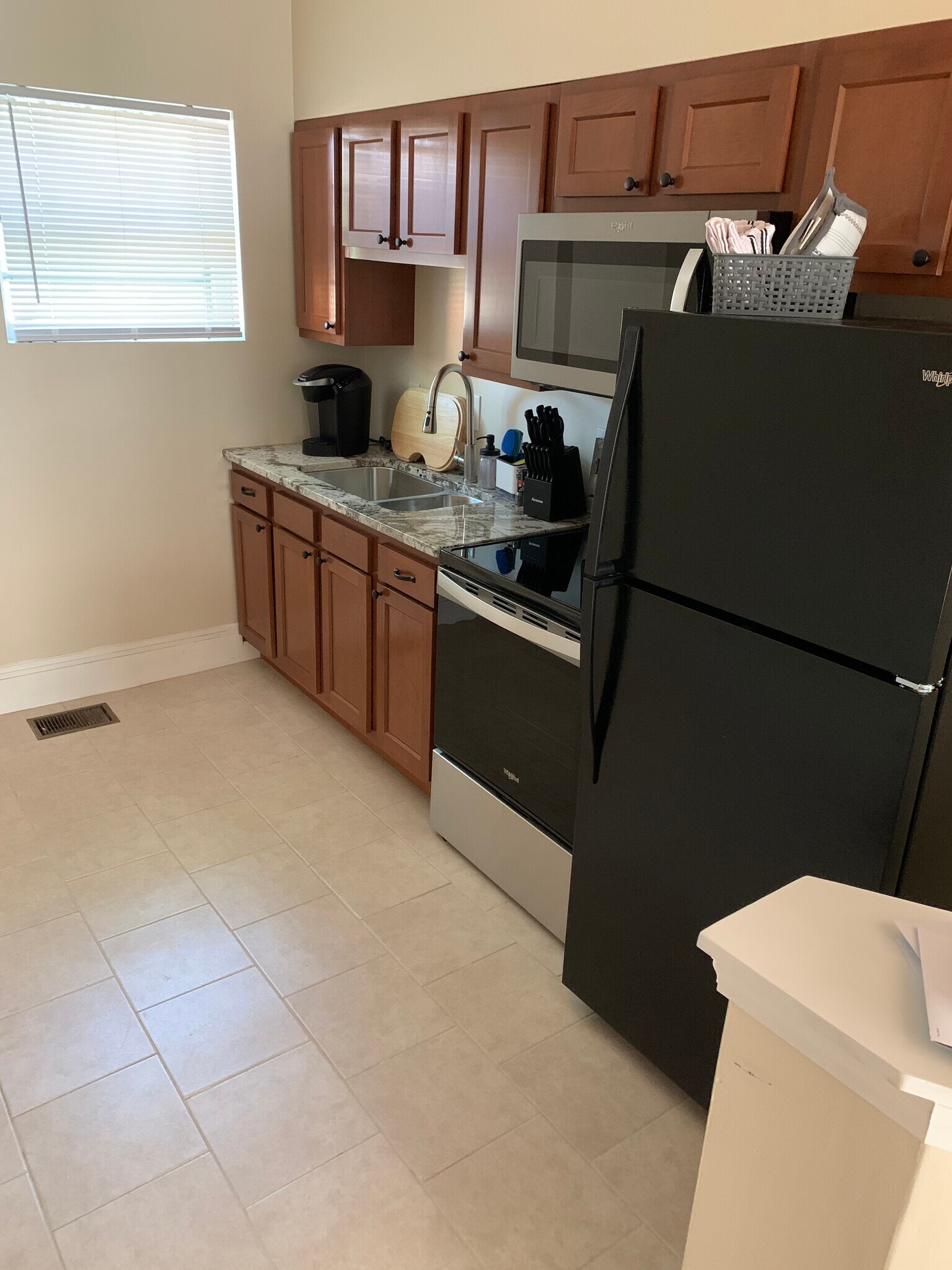 Kitchen - 2848 Melrose Ave