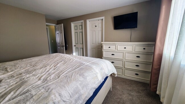 Building Photo - Updated 3 Bedroom Home Located in SW Lebanon