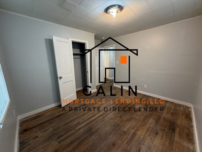 Building Photo - 261 W 73rd St