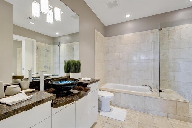 Building Photo - 555 E 5th St.