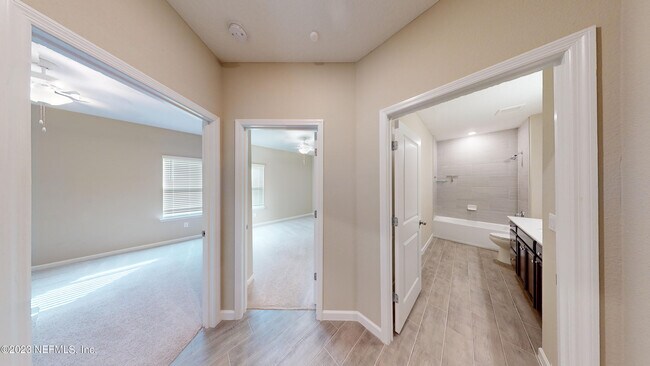 Building Photo - 3965 Cloverdale Ct