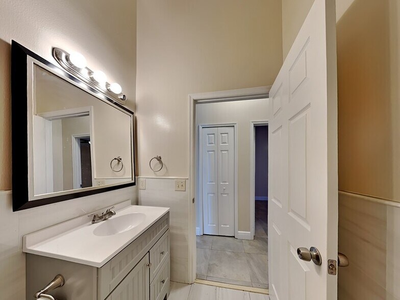 Building Photo - 276 Frances Ave