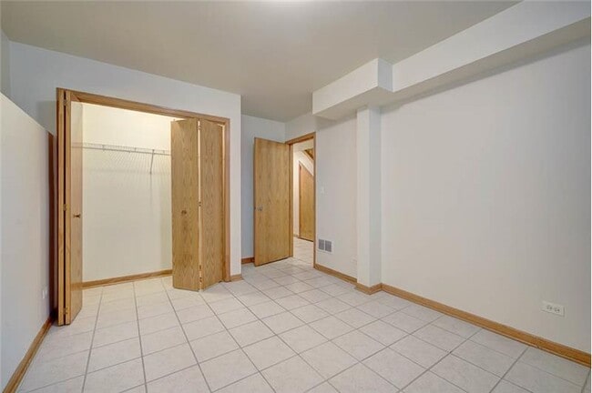 Building Photo - 1446 N Leavitt St
