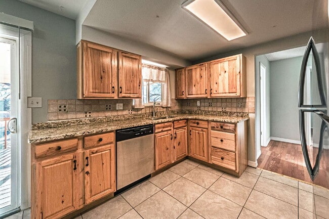 Building Photo - 5 bedrooms ,2 bathrooms and on 0.32 acres for rent