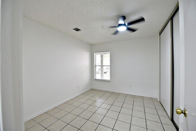 Building Photo - 1207 Birdie Cove