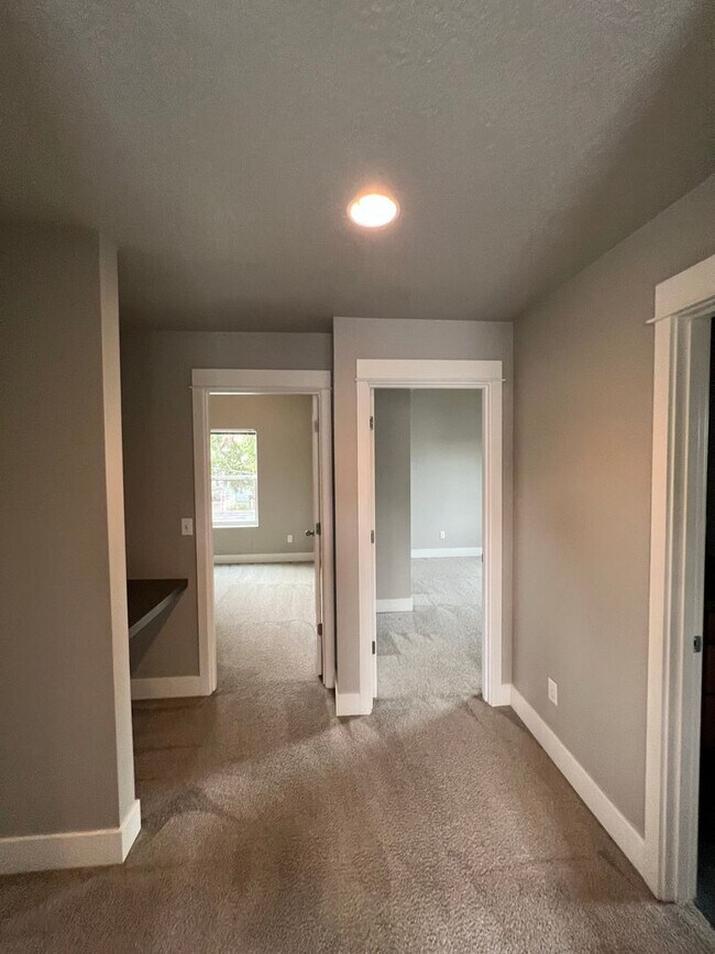 Building Photo - 1908al