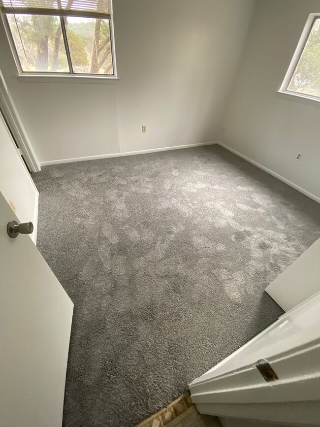 Building Photo - Nice Country living!