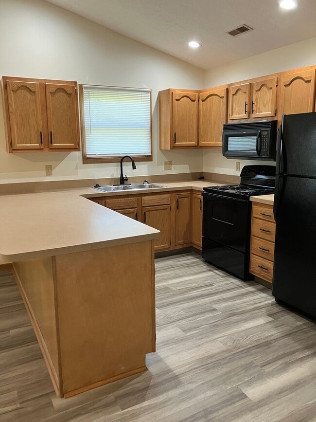 Building Photo - Modern & Spacious 2-Bedroom Ranch Condo – ...
