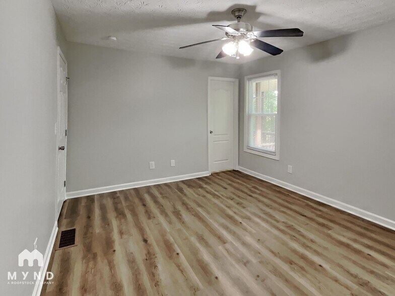 Building Photo - 316 Eleanor Dr