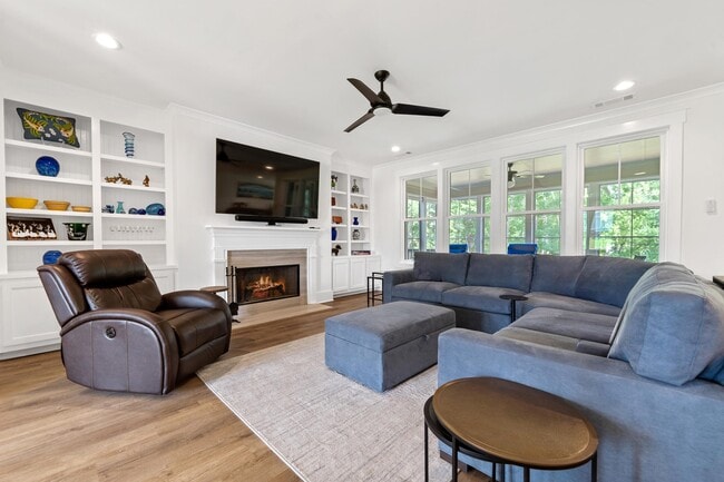 Building Photo - 1100 Hidden Hills Cir