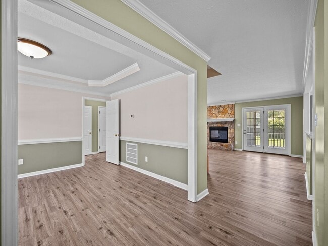 Building Photo - Welcome to Hyannis Court!