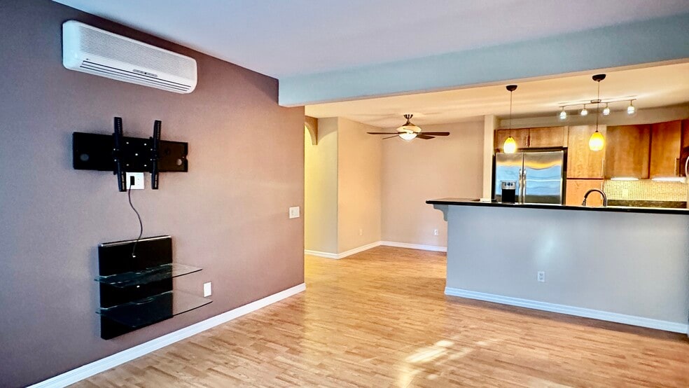 Building Photo - 5404 Balboa Arms Dr