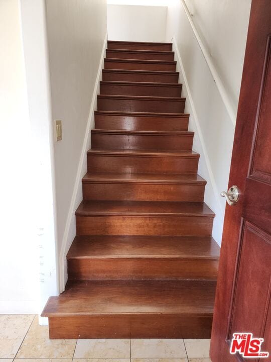 Building Photo - 10389 Almayo Ave