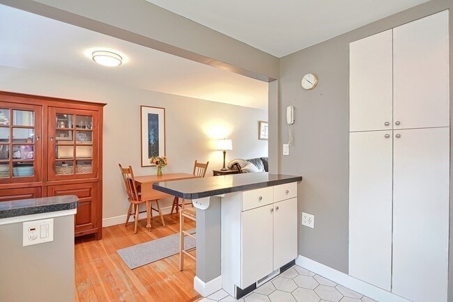 Building Photo - 8 Regency Dr