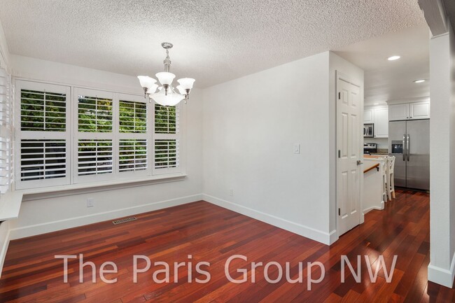 Building Photo - Gorgeous Fairwood Greens 4BR *A/C, Upgrade...