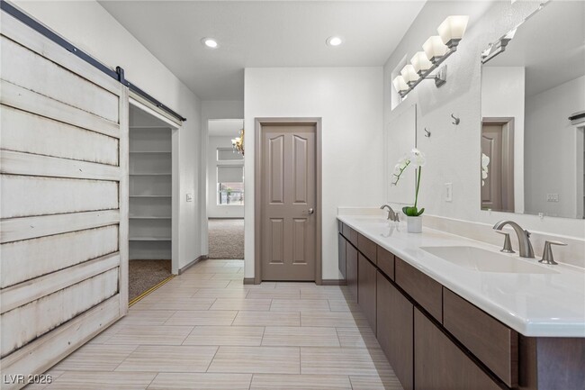 Building Photo - 8009 Clock Tower Ct