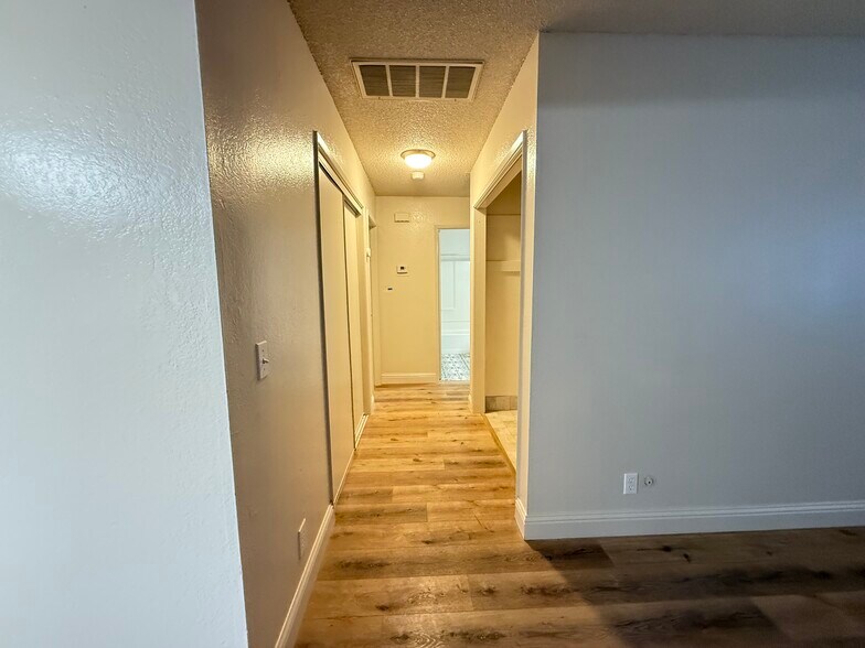 Building Photo - 6158 N Fresno St