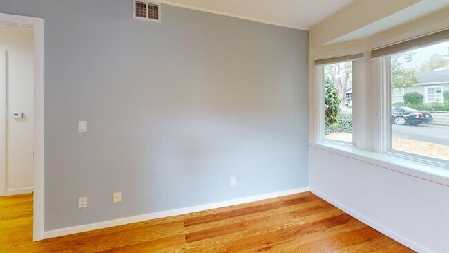 Building Photo - Sunny Greenbrae Single-Level with Pool + K...