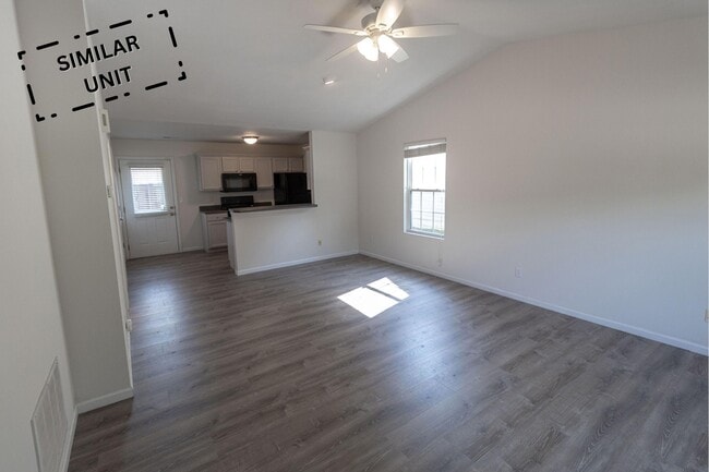 Building Photo - 3306 E St Charles Rd