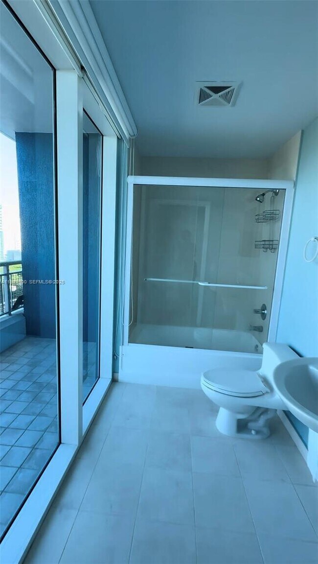 Building Photo - 60 SW 13th St