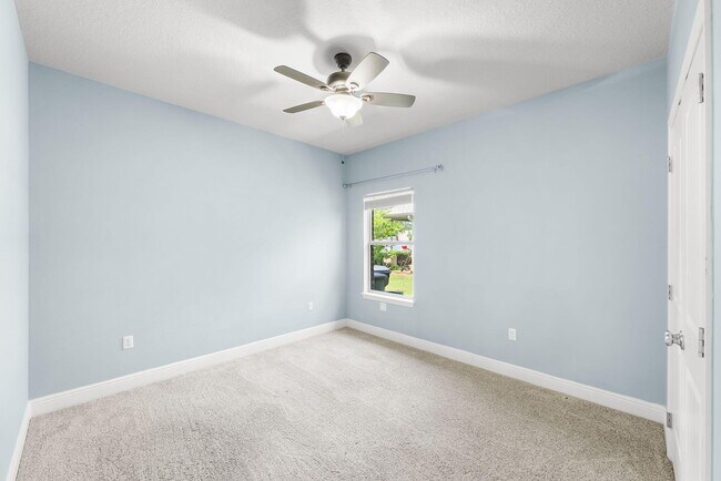 Building Photo - 282 Whispering Lake Dr